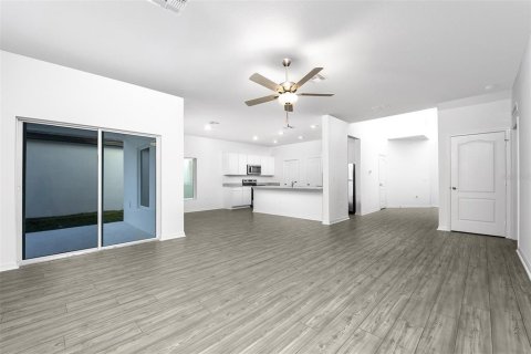 House in Astatula, Florida 5 bedrooms, 228.63 sq.m. № 1618247 - photo 4
