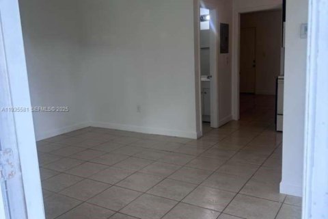 House in Fort Lauderdale, Florida 1 bedroom, 270.25 sq.m. № 1994064 - photo 3
