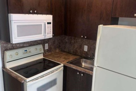 House in Fort Lauderdale, Florida 1 bedroom, 270.25 sq.m. № 1994064 - photo 1