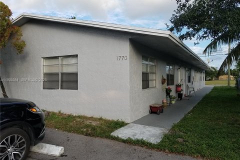 House in Fort Lauderdale, Florida 1 bedroom, 270.25 sq.m. № 1994064 - photo 2