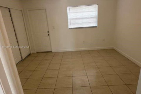 House in Fort Lauderdale, Florida 1 bedroom, 270.25 sq.m. № 1994064 - photo 4