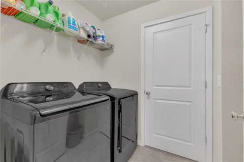 Townhouse in Orlando, Florida 4 bedrooms, 168.06 sq.m. № 1806530 - photo 21