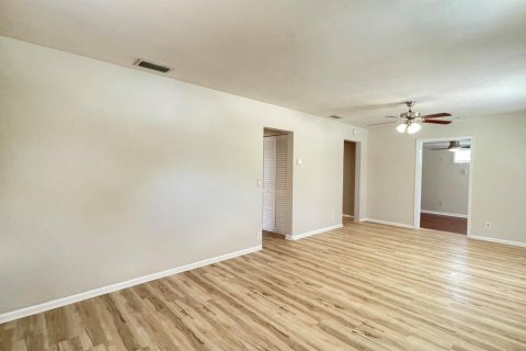 Villa ou maison à louer à Lantana, Floride: 3 chambres, 117.06 m2 № 2383002 - photo 8