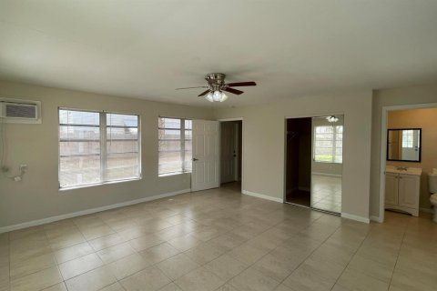 Villa ou maison à louer à Lantana, Floride: 3 chambres, 117.06 m2 № 2383002 - photo 18