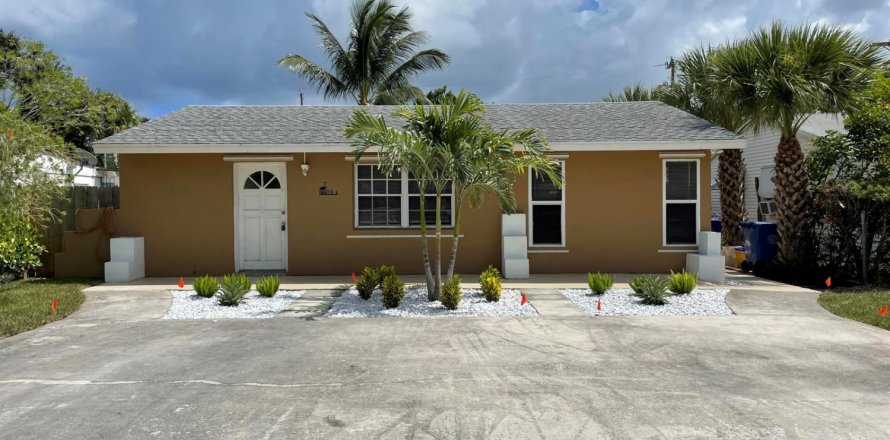 Villa ou maison à Lantana, Floride 3 chambres, 117.06 m2 № 2383002