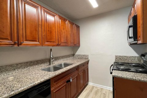 Villa ou maison à louer à Lantana, Floride: 3 chambres, 117.06 m2 № 2383002 - photo 6