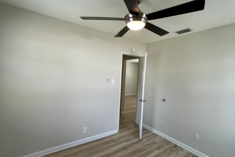 Villa ou maison à louer à Lantana, Floride: 3 chambres, 117.06 m2 № 2383002 - photo 12