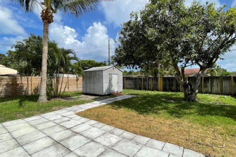 Villa ou maison à louer à Lantana, Floride: 3 chambres, 117.06 m2 № 2383002 - photo 4