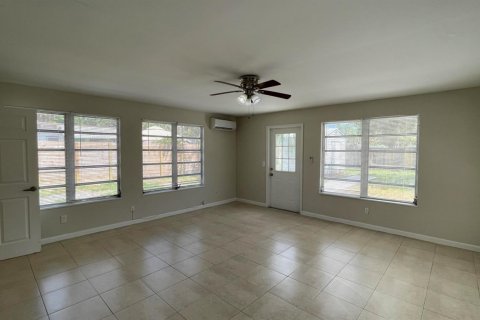Villa ou maison à louer à Lantana, Floride: 3 chambres, 117.06 m2 № 2383002 - photo 17