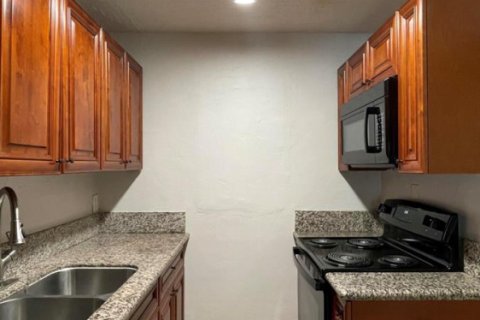 Villa ou maison à louer à Lantana, Floride: 3 chambres, 117.06 m2 № 2383002 - photo 7