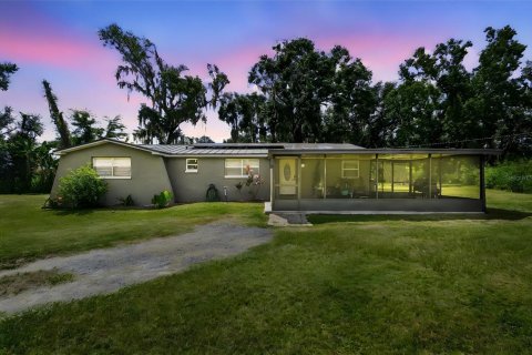 House in Plant City, Florida 3 bedrooms, 121.14 sq.m. № 1827952 - photo 1