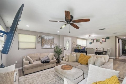 House in Plant City, Florida 3 bedrooms, 121.14 sq.m. № 1827952 - photo 3