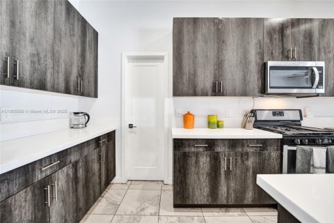 Купить виллу или дом в Дания-Бич, Флорида 3 спальни, 203.18м2, № 1956372 - фото 8