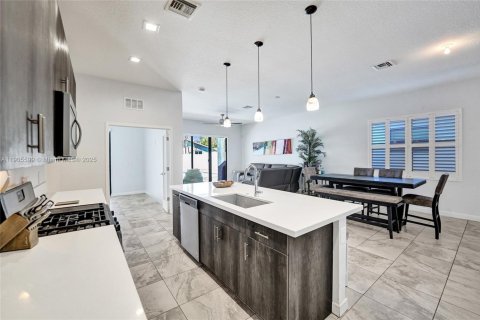 Купить виллу или дом в Дания-Бич, Флорида 3 спальни, 203.18м2, № 1956372 - фото 7