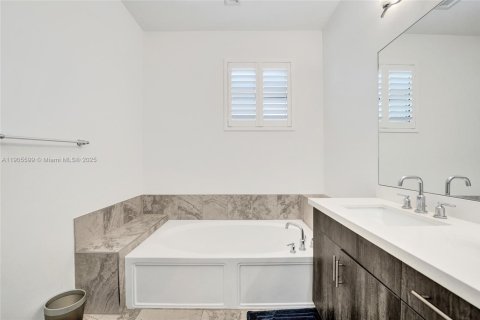 Купить виллу или дом в Дания-Бич, Флорида 3 спальни, 203.18м2, № 1956372 - фото 27