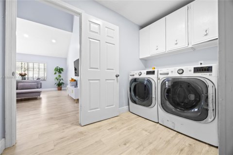 Casa en venta en Boca Raton, Florida, 5 dormitorios, 221.66 m2 № 1933303 - foto 21