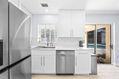 Casa en venta en Boca Raton, Florida, 5 dormitorios, 221.66 m2 № 1933303 - foto 16