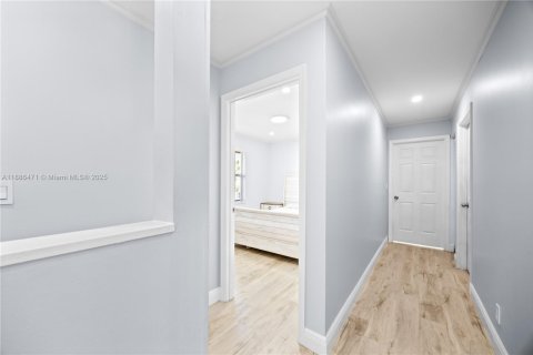 House in Boca Raton, Florida 5 bedrooms, 221.66 sq.m. № 1933303 - photo 29