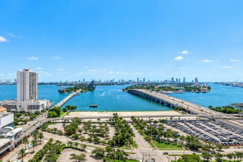 Copropriété à louer à Miami, Floride: 1 chambre, 112.97 m2 № 2407668 - photo 2