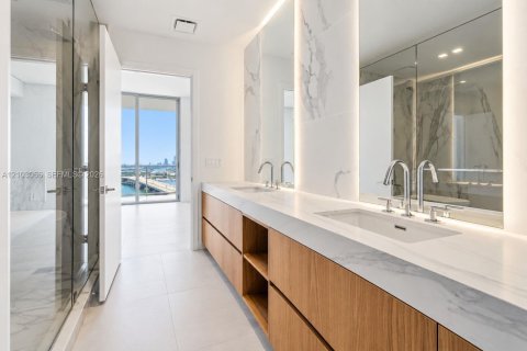 Copropriété à louer à Miami, Floride: 1 chambre, 112.97 m2 № 2407668 - photo 11