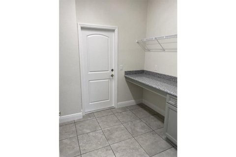 Купить виллу или дом в Норт-Порт, Флорида 8 комнат, 154.22м2, № 2150027 - фото 6