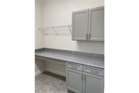 Купить виллу или дом в Норт-Порт, Флорида 8 комнат, 154.22м2, № 2150027 - фото 5