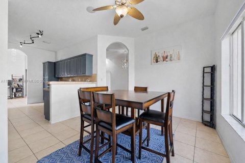 Townhouse in Homestead, Florida 3 bedrooms, 172.24 sq.m. № 1991544 - photo 11