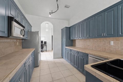 Townhouse in Homestead, Florida 3 bedrooms, 172.24 sq.m. № 1991544 - photo 14