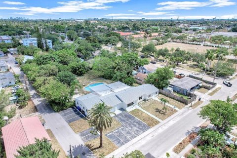 Снять в аренду квартиру в Холливуд, Флорида 1 спальня, 60.39м2, № 2051389 - фото 13