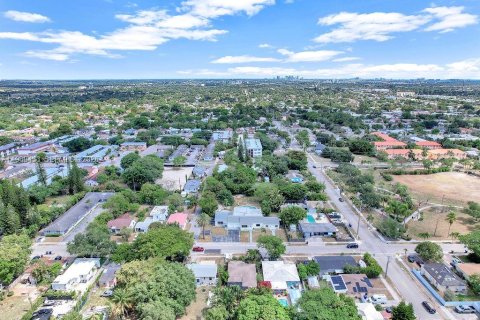 Снять в аренду квартиру в Холливуд, Флорида 1 спальня, 60.39м2, № 2051389 - фото 3