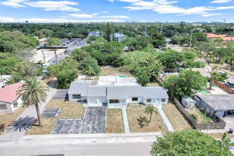 Снять в аренду квартиру в Холливуд, Флорида 1 спальня, 60.39м2, № 2051389 - фото 14