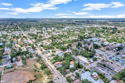 Снять в аренду квартиру в Холливуд, Флорида 1 спальня, 60.39м2, № 2051389 - фото 10