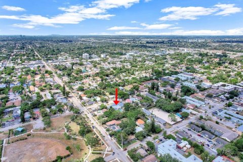 Снять в аренду квартиру в Холливуд, Флорида 1 спальня, 60.39м2, № 2051389 - фото 11