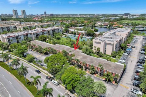 Touwnhouse à vendre à Hallandale Beach, Floride: 3 chambres, 162.58 m2 № 2384928 - photo 3