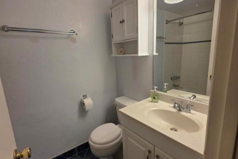 Touwnhouse à vendre à Hallandale Beach, Floride: 3 chambres, 162.58 m2 № 2384928 - photo 16