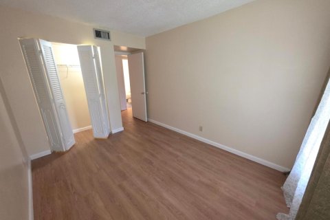Touwnhouse à vendre à Hallandale Beach, Floride: 3 chambres, 162.58 m2 № 2384928 - photo 15