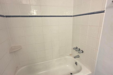 Touwnhouse à vendre à Hallandale Beach, Floride: 3 chambres, 162.58 m2 № 2384928 - photo 17