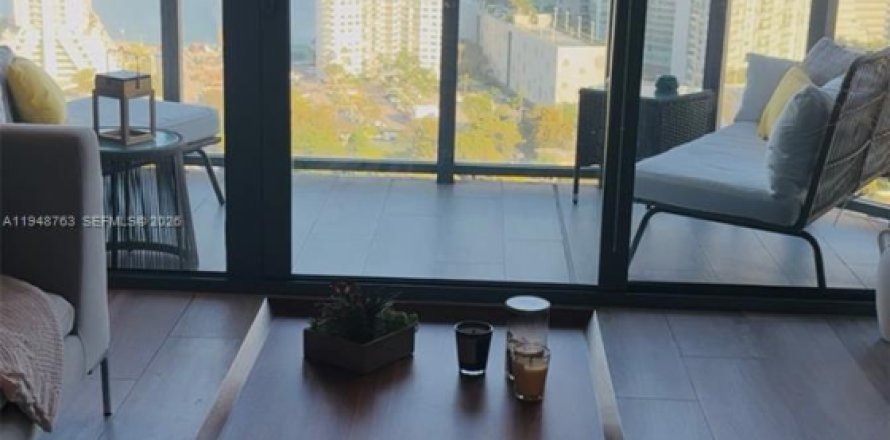 Кондоминиум с 1 спальней в Майами, Флорида № 2005354