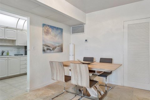 Condominio en venta en Hollywood, Florida, 1 dormitorio, 73.3 m2 № 1820156 - foto 12