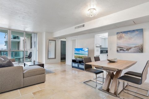 Condominio en venta en Hollywood, Florida, 1 dormitorio, 73.3 m2 № 1820156 - foto 1