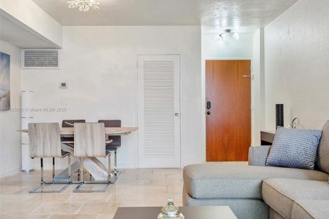 Condominio en venta en Hollywood, Florida, 1 dormitorio, 73.3 m2 № 1820156 - foto 8