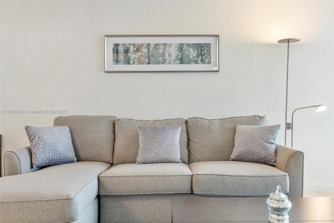 Condominio en venta en Hollywood, Florida, 1 dormitorio, 73.3 m2 № 1820156 - foto 5