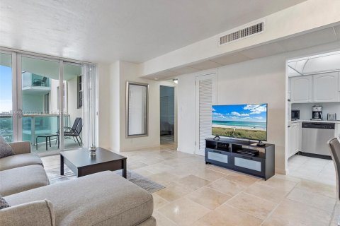 Condominio en venta en Hollywood, Florida, 1 dormitorio, 73.3 m2 № 1820156 - foto 2