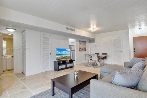 Condominio en venta en Hollywood, Florida, 1 dormitorio, 73.3 m2 № 1820156 - foto 10