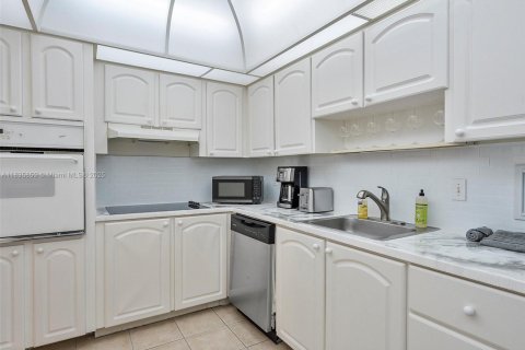 Condominio en venta en Hollywood, Florida, 1 dormitorio, 73.3 m2 № 1820156 - foto 19