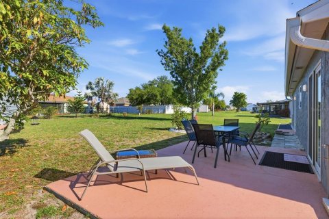 House in Port Charlotte, Florida 3 bedrooms, 107.02 sq.m. № 2151078 - photo 17