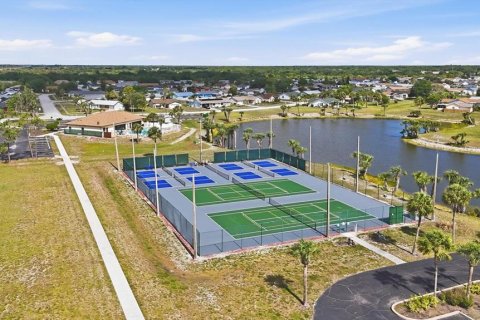 House in Port Charlotte, Florida 3 bedrooms, 107.02 sq.m. № 2151078 - photo 27