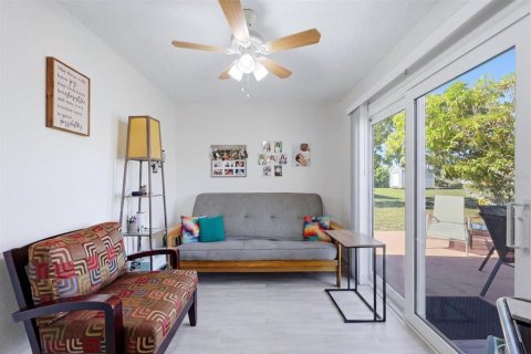 House in Port Charlotte, Florida 3 bedrooms, 107.02 sq.m. № 2151078 - photo 16
