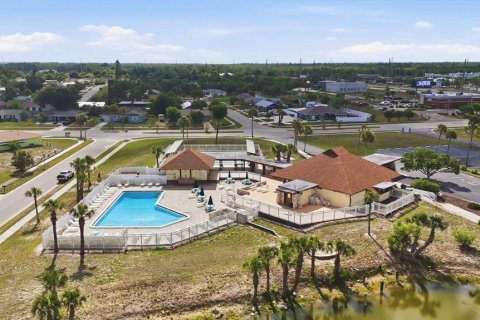 House in Port Charlotte, Florida 3 bedrooms, 107.02 sq.m. № 2151078 - photo 24