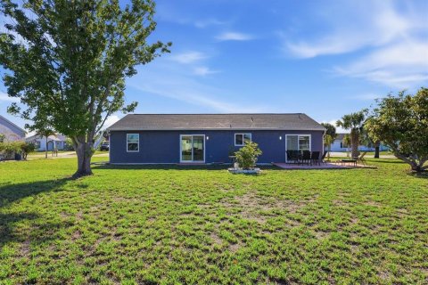 House in Port Charlotte, Florida 3 bedrooms, 107.02 sq.m. № 2151078 - photo 20